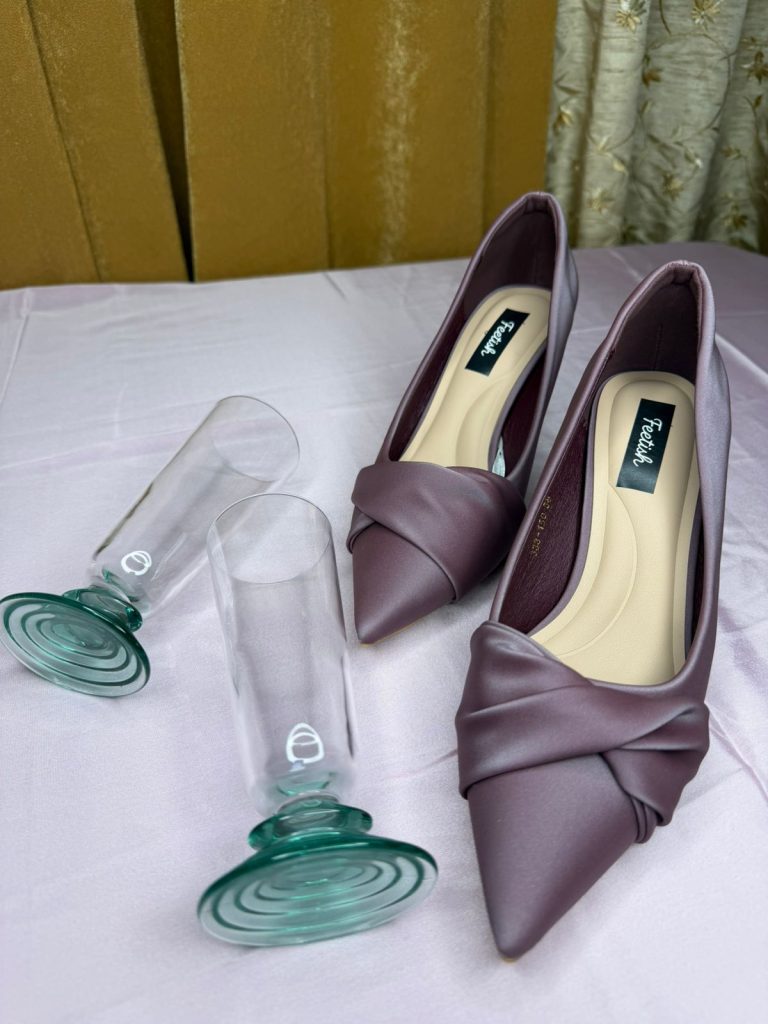 Purple Swan Pointed heel