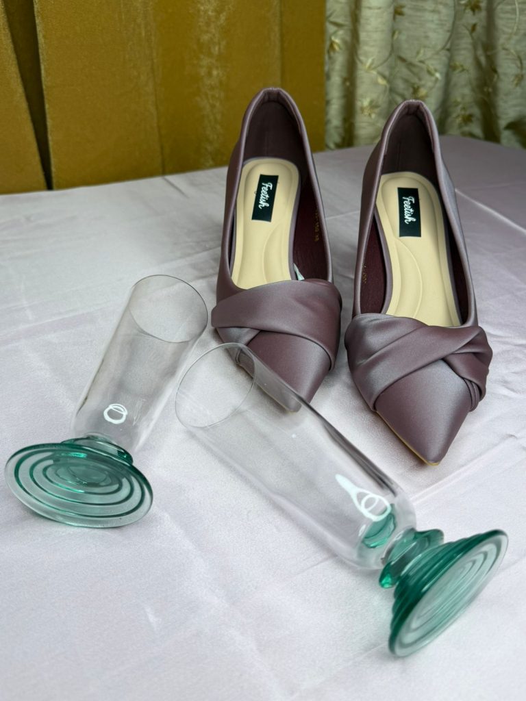 Purple Swan Pointed heel