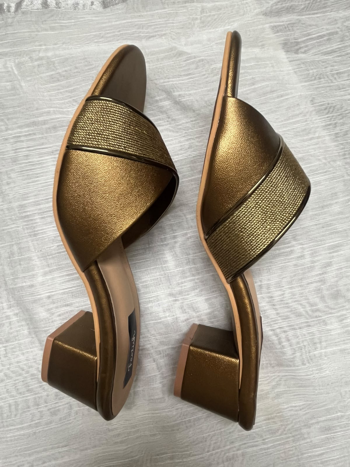 Bronze Grace – elegant and timeless. - Image 3